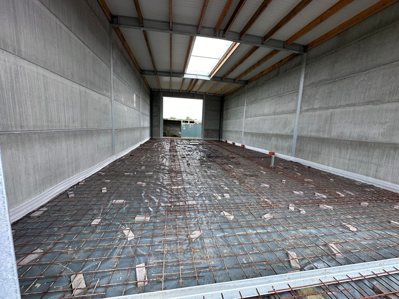 Vloerwapening in nieuwe loods