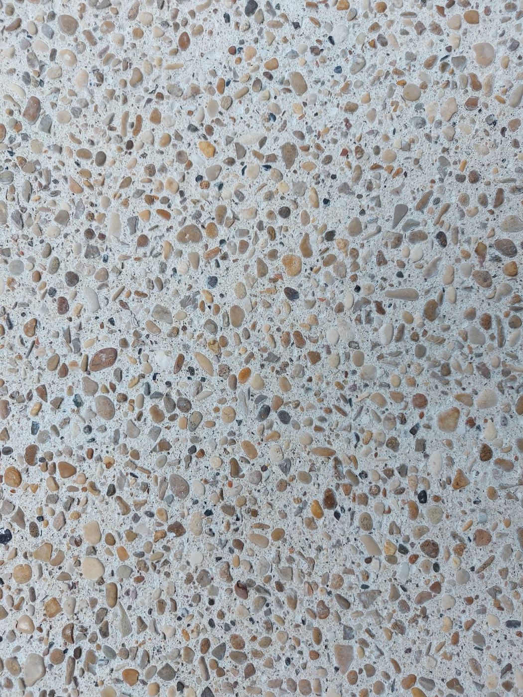 Lichtgekleurd uitgewassen beton