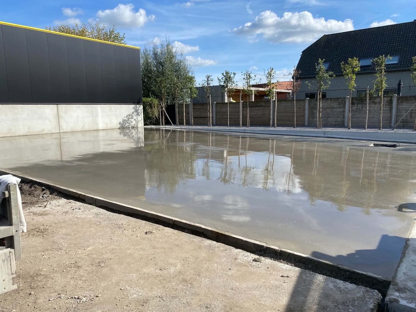 Vers gestorte betonplaat