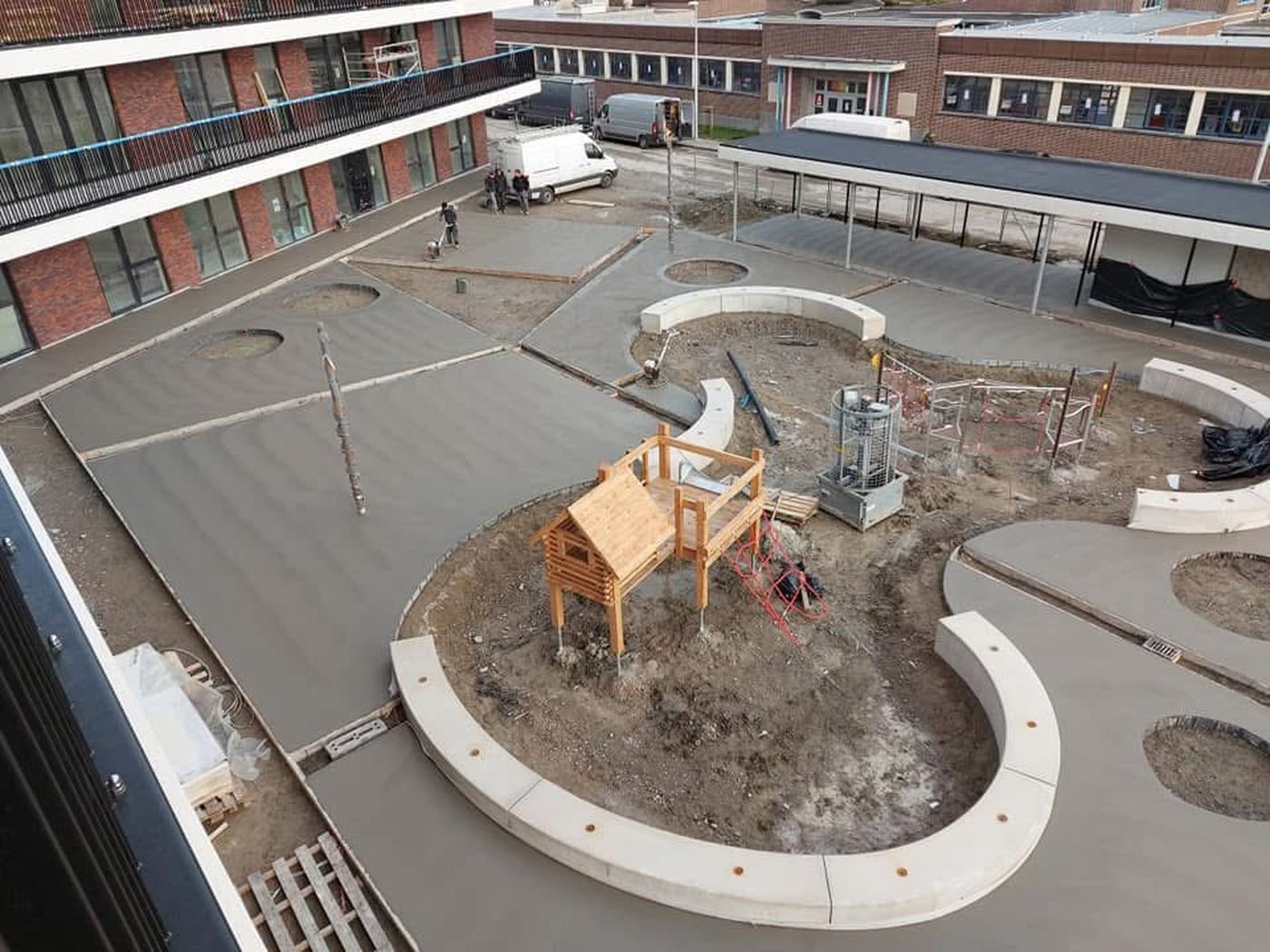 Betonnen binnenplein